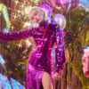 Knallige Farben, Glitzern und Funkeln: Das Video zu "Midnight Sky" ist mindestens so divers wie Miley Cyrus Cover-Reihe. Foto: Sony Music