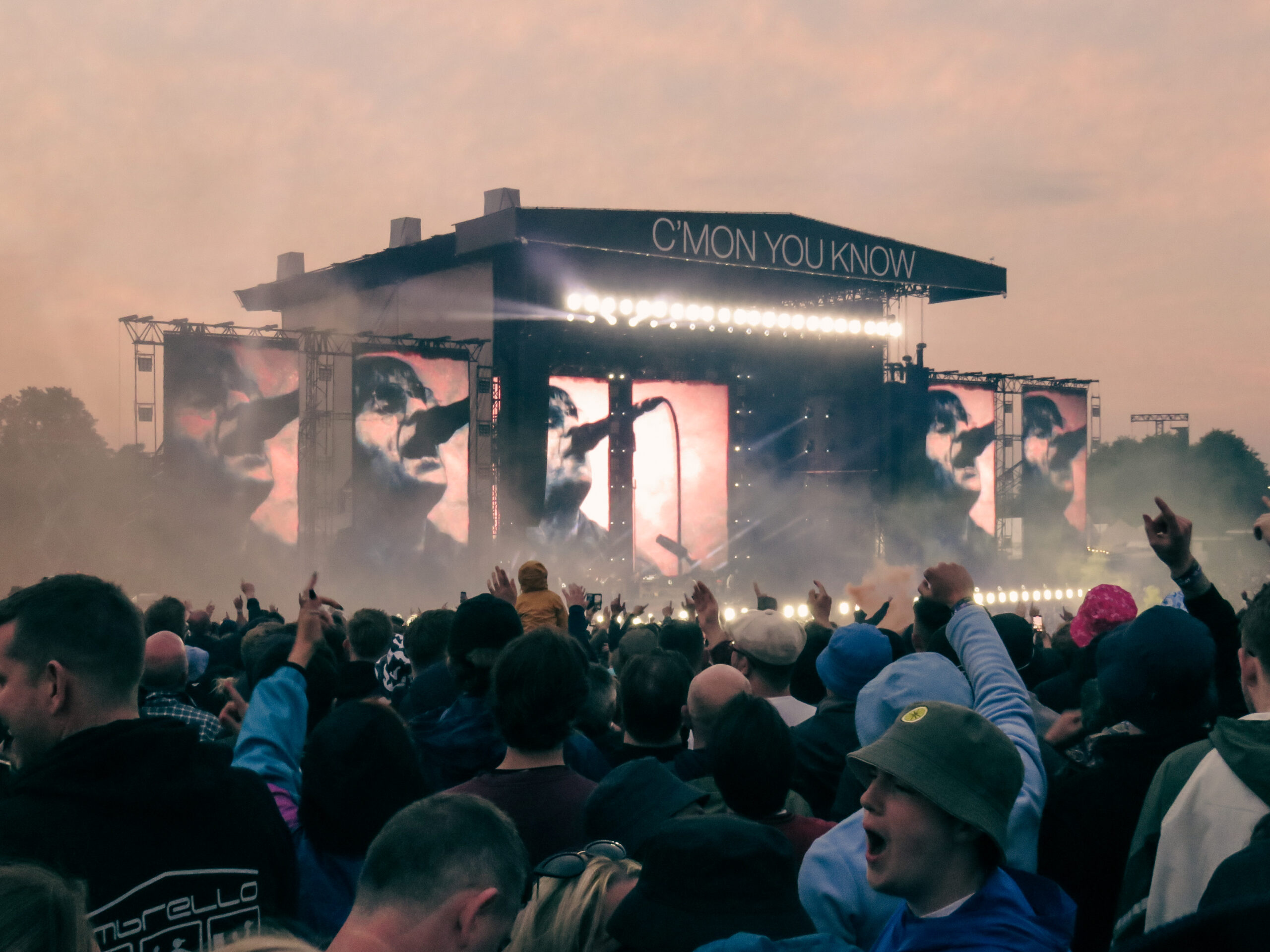 Liam Gallagher wieder in Knebworth: Er spielte vergangenes Wochenende an zwei Abenden vor 160.000 Menschen. Foto: Arist von Harpe