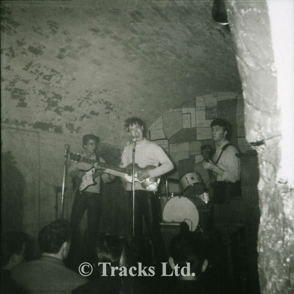 Die Beatles treten im Liverpool's Cavern Club in 1961 auf – ein Jahr vor ihrer Debüt-Single.