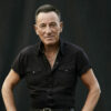 Ein bisschen dünn ist Bruce Springsteen (73) geworden – oder wirkt das nur so? Nächstes Jahr plant er in jedem Fall eine fette Tour.