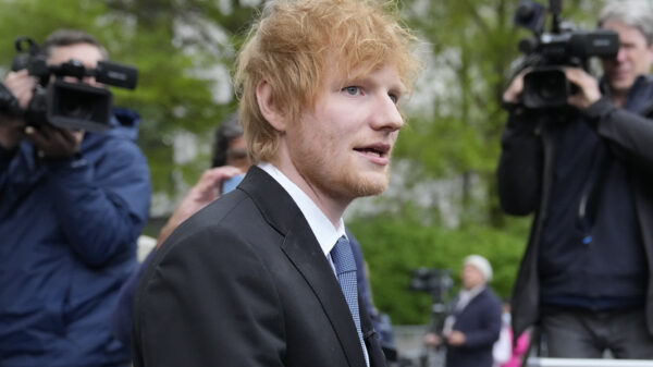 Ed Sheeran verlässt das Gericht
