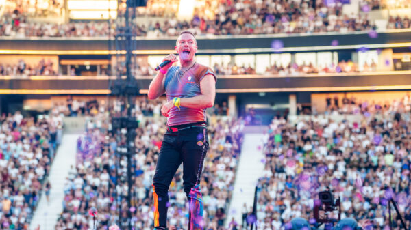 Coldplay-Frontmann Chris Martin steht bei einem Konzert in Frankfurt am Main auf der Bühne. (Archivbild)