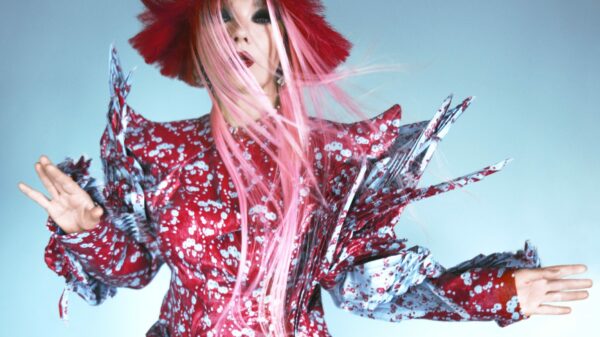 In Sachen Style und Outfits macht Björk (57) niemand etwas vor.