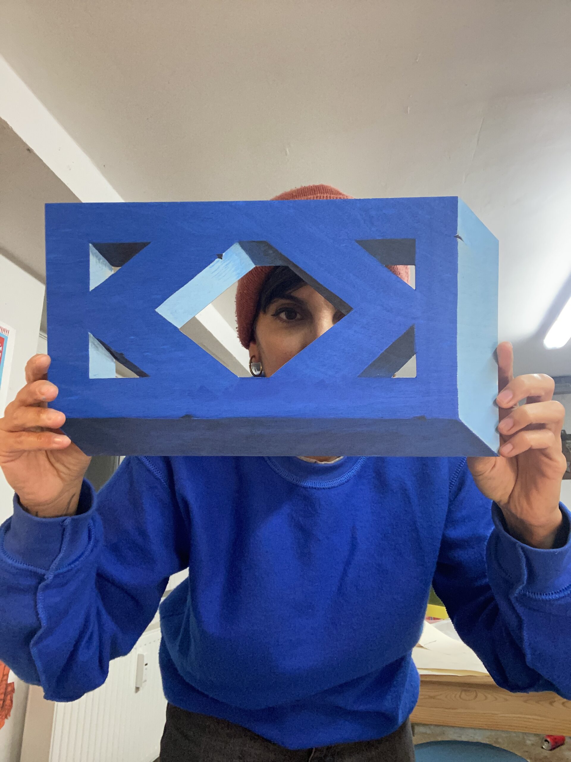 Hanadi ist Tätowiererin und Künstlerin aus Hamburg. Neben der „xpon-art gallery“ sind ihre Werke auch momentan im Museum für Kunst und Gewerbe zu sehen.