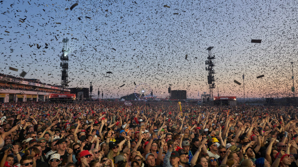 „Rock am Ring“ und „Rock im Park“ locken Jahr für Jahr Zehntausende Musikfans an.