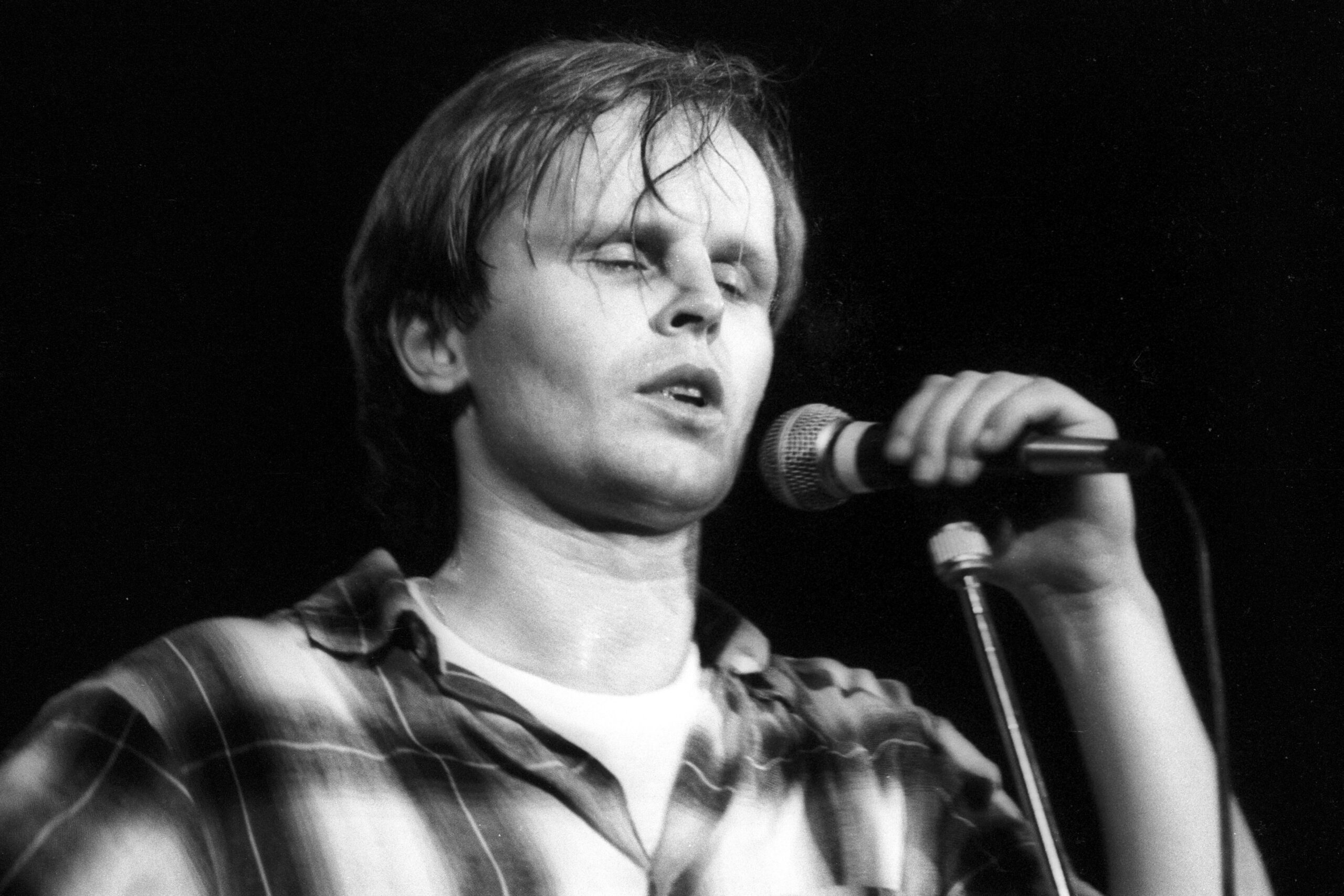 Herbert Grönemeyer singt bei einem Konzert in Berlin. (Archivbild von 1984)
