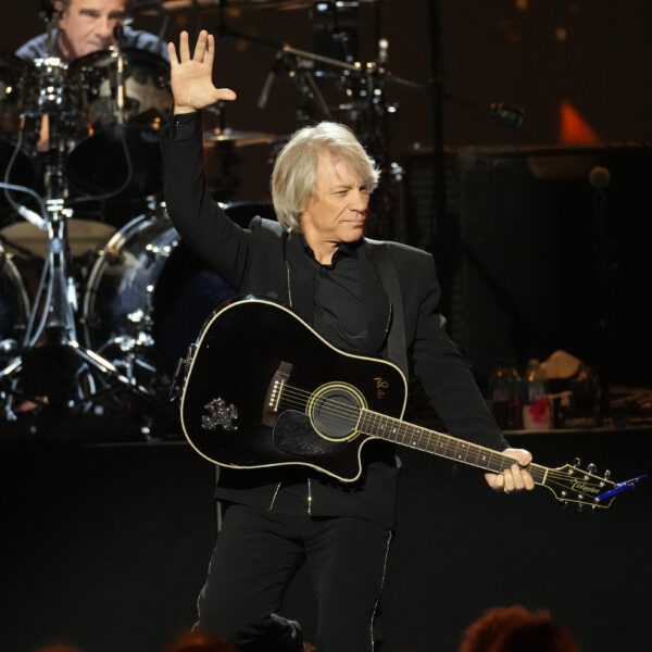 Bon Jovi steht auf der Bühne