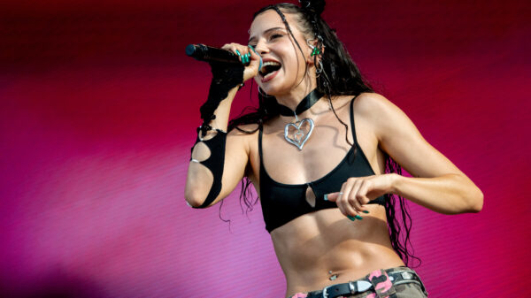 Nina Chuba bei ihrem Deichbrand-Auftritt