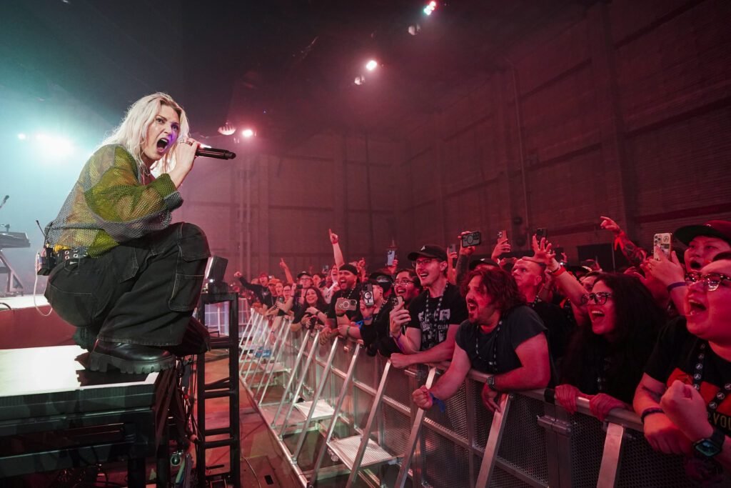 Emily Armstrong von Linkin Park bei Comeback-Auftritt in Los Angeles.