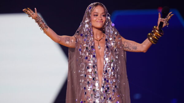 Rita Ora auf der Bühne bei den MTV Europe Music Awards 2024 in Manchester.