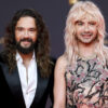 Musiker Tom Kaulitz und Sänger Bill Kaulitz, Zwillingsbrüder von der Band Tokio Hotel, auf dem Red Carpet beim Deutschen Fernsehpreis 2024 in den MMC-Studios in Ossendorf.
