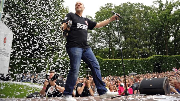 Lotto King Karl auf der Bühne beim Stadtpark Open Air