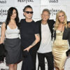 Jennifer Sklias-Gahan (li), Ehefrau von Depeche-Mode-Sänger Dave Gahan (2. v. li), Sänger und Gitarrist Martin Gore und dessen Partnerin Kerrilee Kaski (re) bei der Premiere des Films in New York.