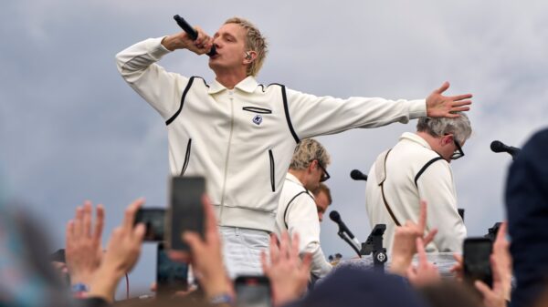 Kraftklub auf der Bühne