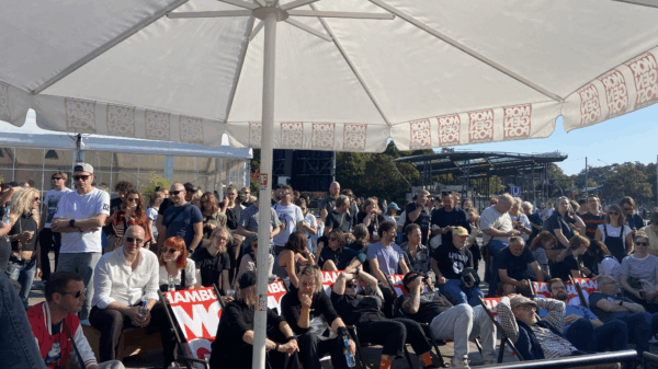 Die MOPO feiert wieder im Festival Village mit euch.