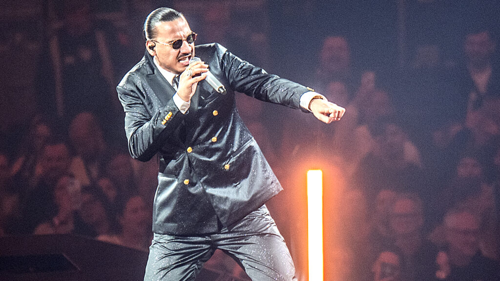 Apache 207 während eines Konzerts